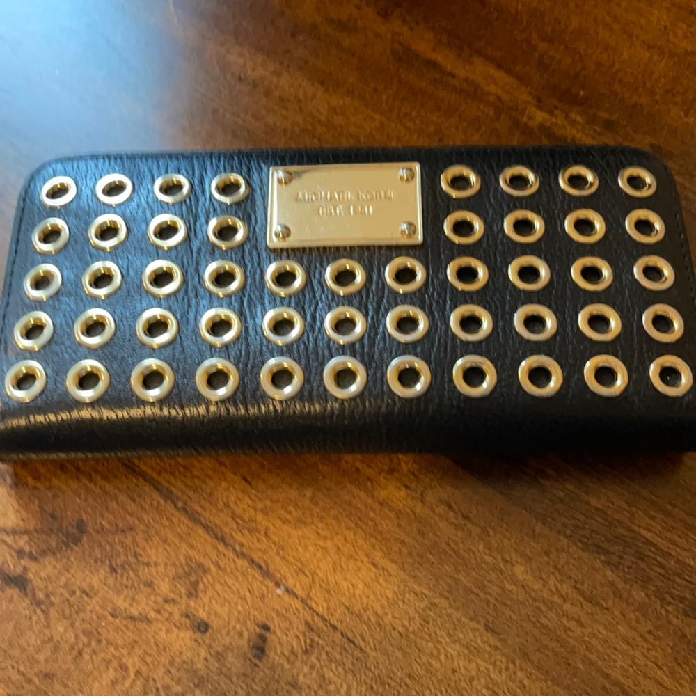Michael Kors zip wallet